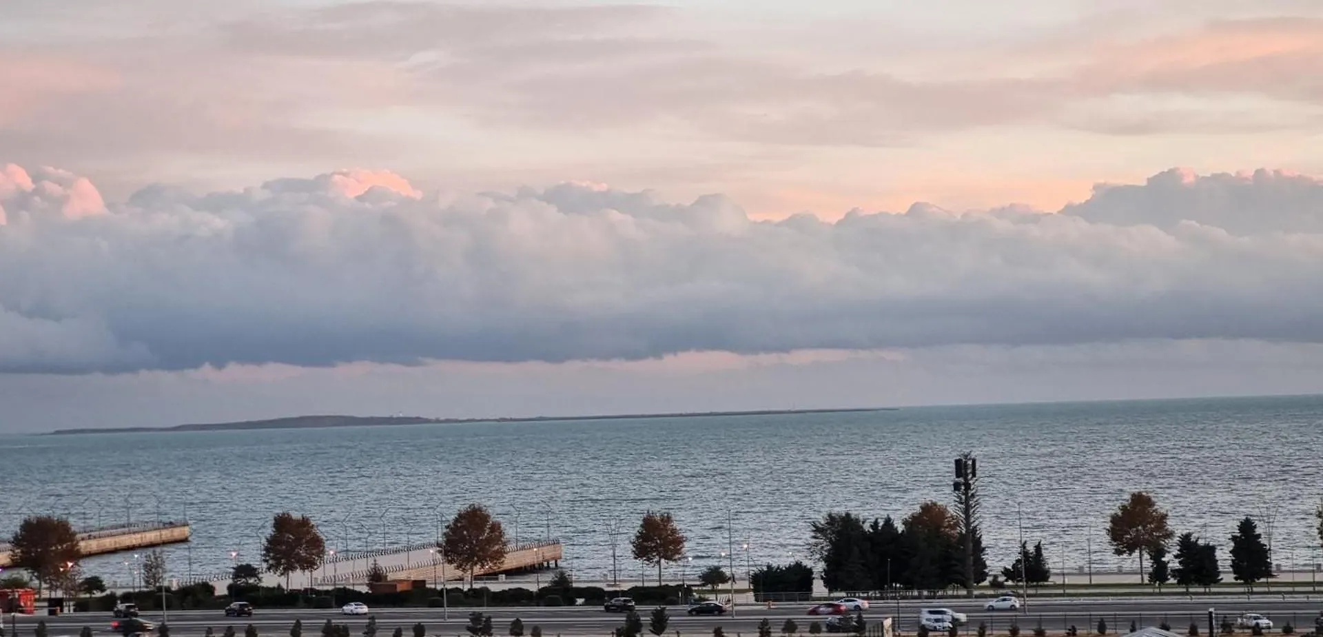 Boulevard View Spacious Apartment In Baku